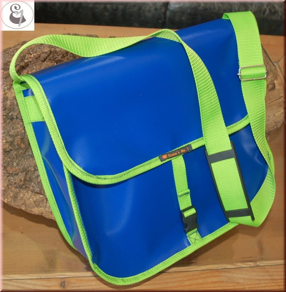 Tasche aus LKW-Plane mit Einschubtasche