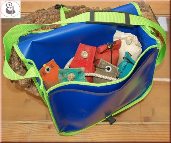 Tasche aus LKW-Plane mit Einschubtasche