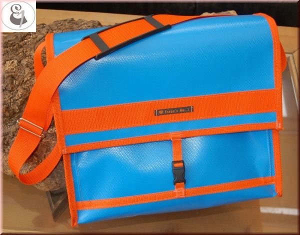 Tasche aus LKW-Plane mit Einschubtasche