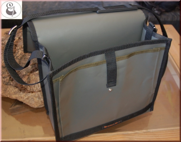 Tasche aus LKW-Plane mit Einschubtasche