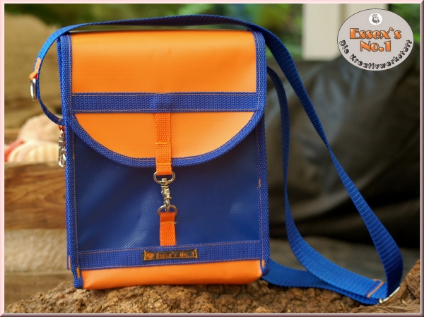 Tasche aus LKW-Plane mit Einschubtasche