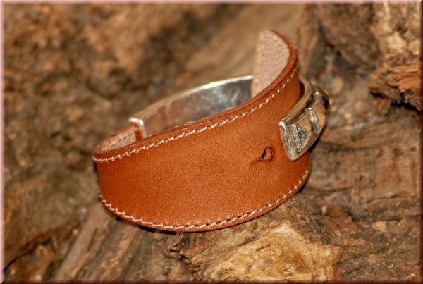 Lederarmband mit Spange