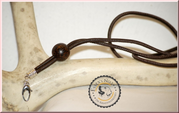 Pfeifenband aus gesäumtem Nappaleder